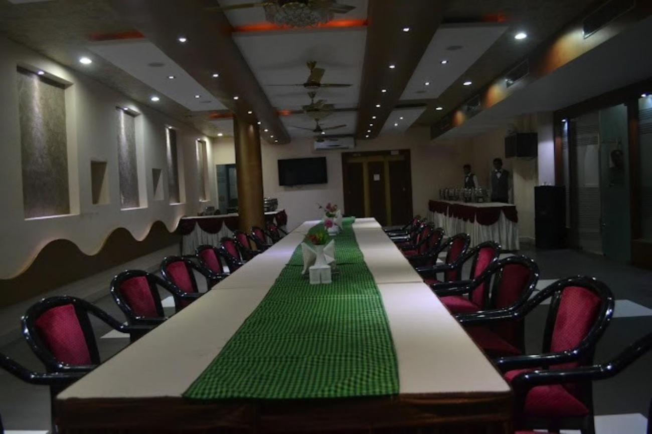 Hotel Vinayak Palace Bilāspur Exterior photo