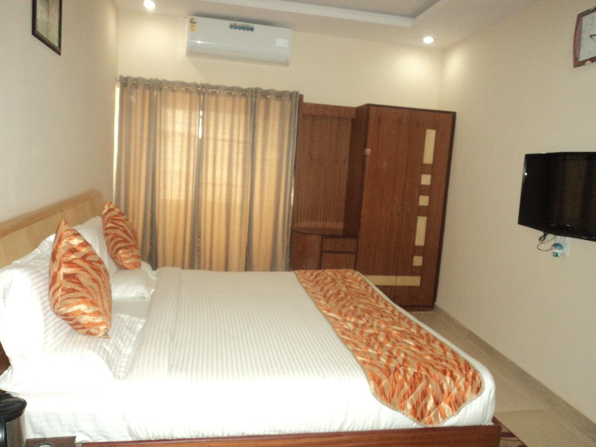 Hotel Vinayak Palace Bilāspur Exterior photo